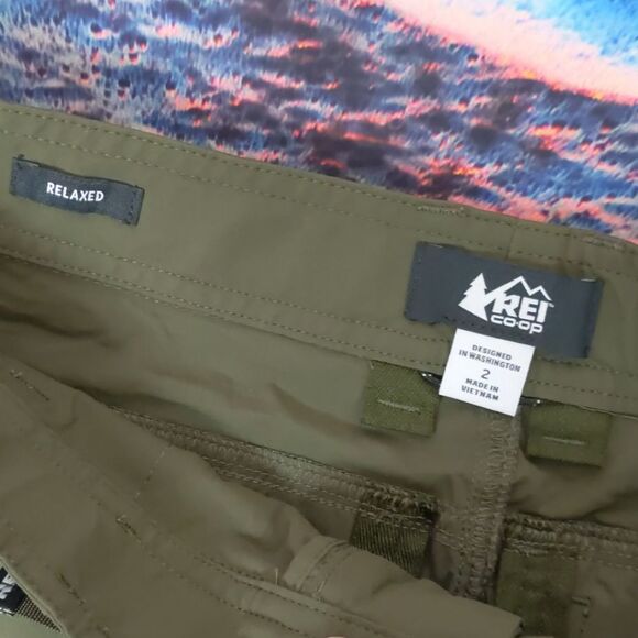 REI co op olive green relaxed fit shorts size 2 - Picture 4 of 6
